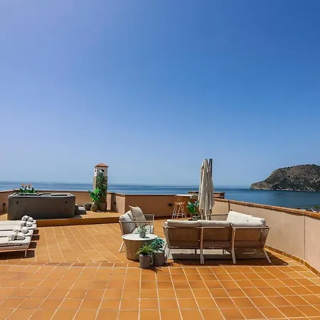 Fuerte Luxury Penthouse & Jacuzzi La Herradura (Granada)