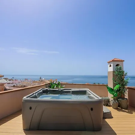 Fuerte Luxury Penthouse & Jacuzzi * La Herradura (Granada)
